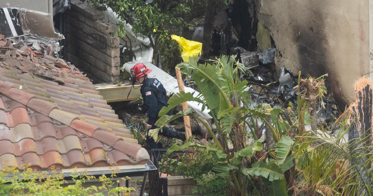 Small aircraft crashes into residential neighborhood in Simi Valley