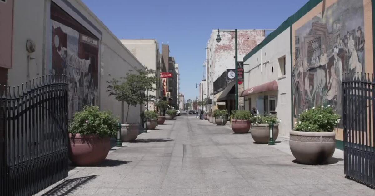 Cheers for charity pub crawl celebrates Wall Street Alley revitalization