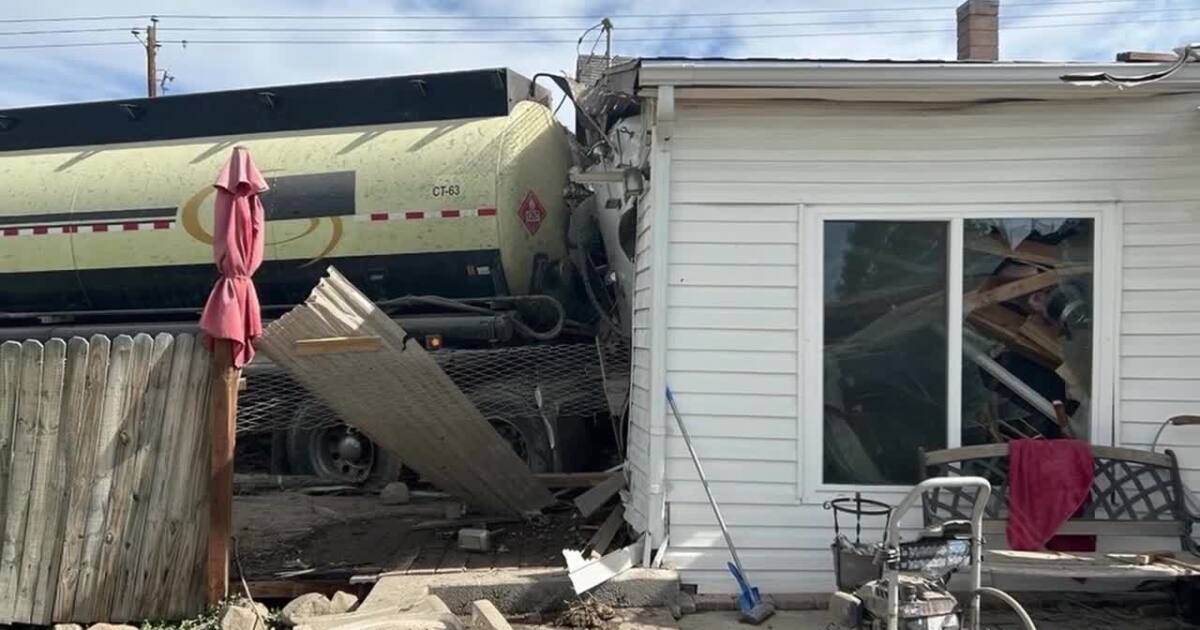 Tanker filled with oil crashes into Wellington home; multiple people injured