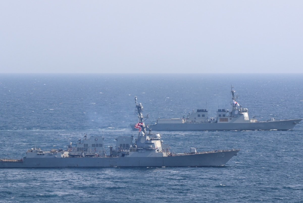 US and South Korean Navies Conduct Drill