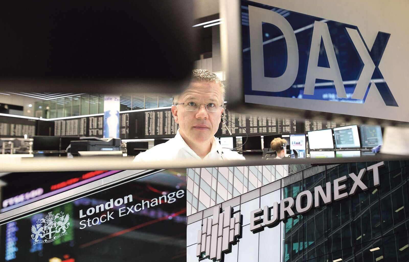 Markets Open: European stocks rise across the board, US futures tick upwards