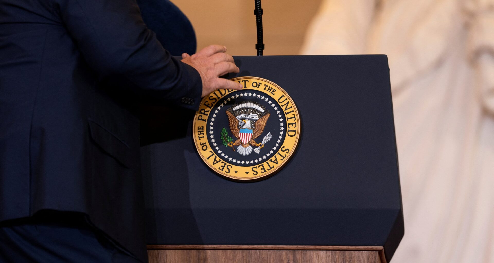 Trump speaks with presidential seal at crypto dinner the White House billed as private