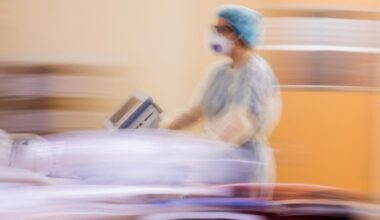 Bundesrechnungshof wirft Jens Spahn Geldverschwendung vor | Der frühere Gesundheitsminister Spahn hatte Kliniken mit Milliardensummen bezuschusst. Der Bundesrechnungshof kritisiert laut einem Bericht die fehlende Bedarfsprüfung.