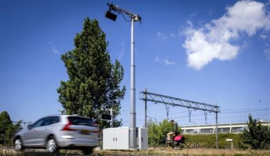 Eerste focusflitser ingeschakeld om telefoongebruik achter het stuur op te sporen