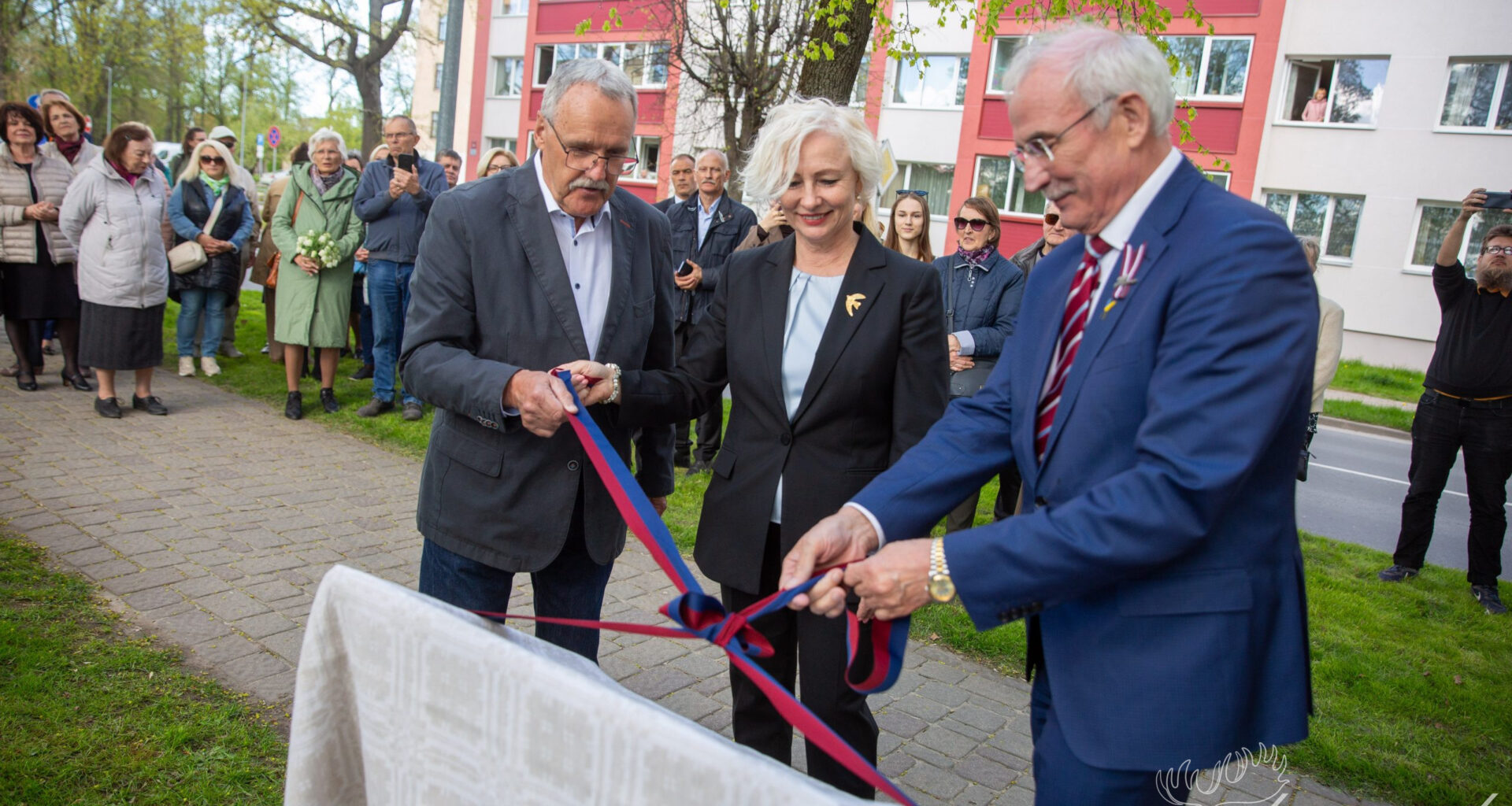 Jelgavā starp Mātera un Vaļņa ielu atklāts Frīdriha Vesmaņa skvērs