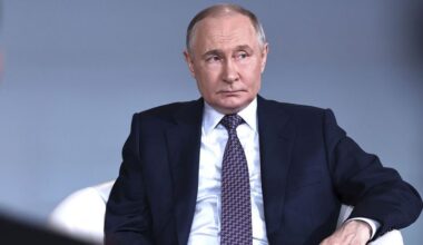 Putin navrhol priame rokovanie s Ukrajinou bez predbežných podmienok. Macron: To nestačí, je to len zdržovacia taktika - Svet - Správy