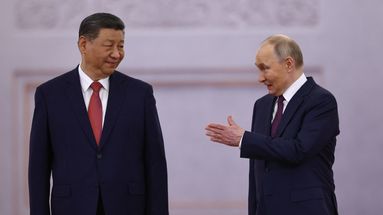 Le président chinois Xi Jinping arrivé au Kremlin pour des pourparlers avec Vladimir Poutine, le 8 mai 2025. - Evgenia Novozhenina / POOL / AFP
