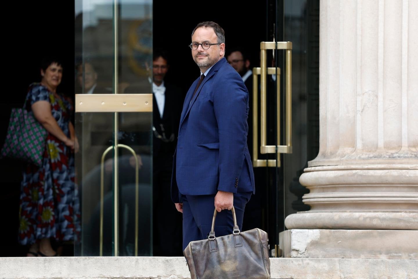 Fraude aux eaux minérales : l’ex-ministre de la santé Aurélien Rousseau reconnaît une « erreur d’appréciation » mais dément tout « scandale sanitaire »