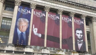 Ooooh, now those banners make sense