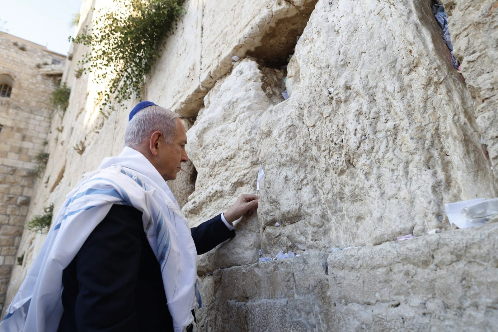 Binyamin Netanyahu places a note in the Western Wall in the Old City of Jerusalem on Thursday evening