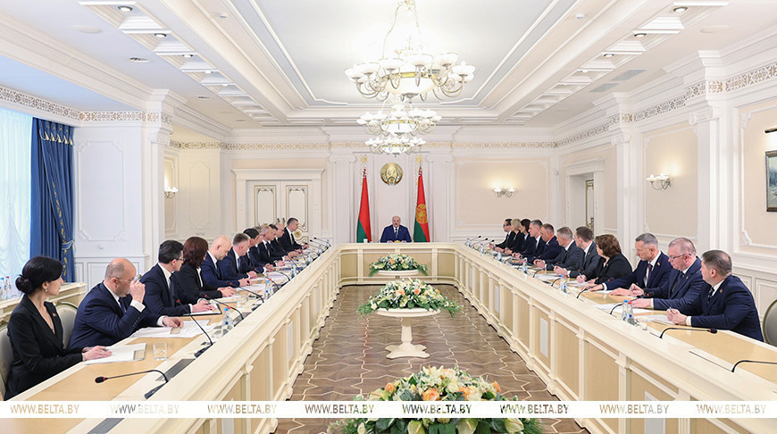 Lukashenko sets major tasks for Belarus President Administration