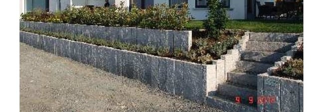 Gartenübergängen mit Granitschwellen