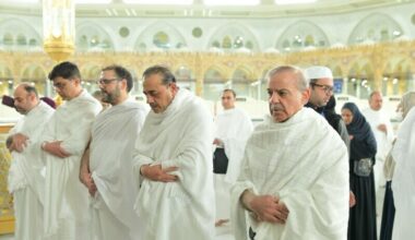 PM Shehbaz performs Umrah on Saudi visit, offers prayers for Pakistan’s success against India - Pakistan