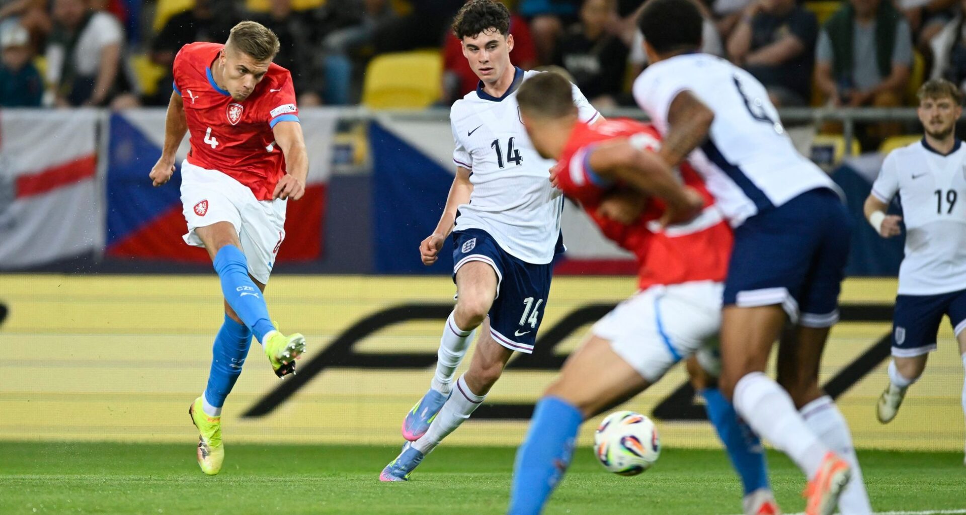 ME ve fotbale do 21 let živě: Česko - Anglie