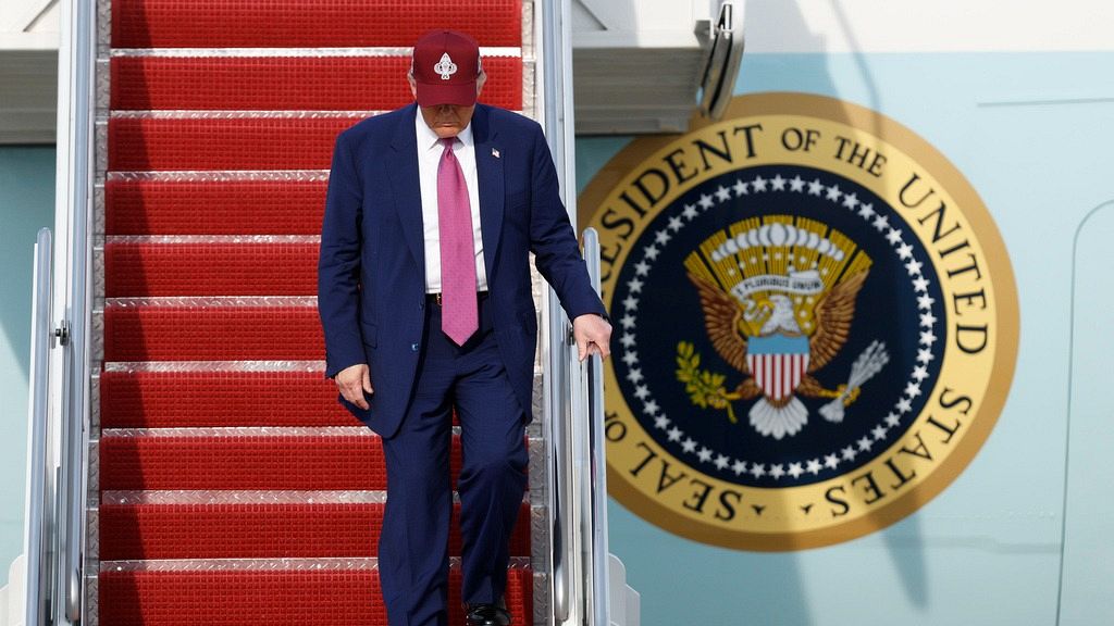 US federal appeals court rules Trump tariffs may remain in effect while appeals process continues