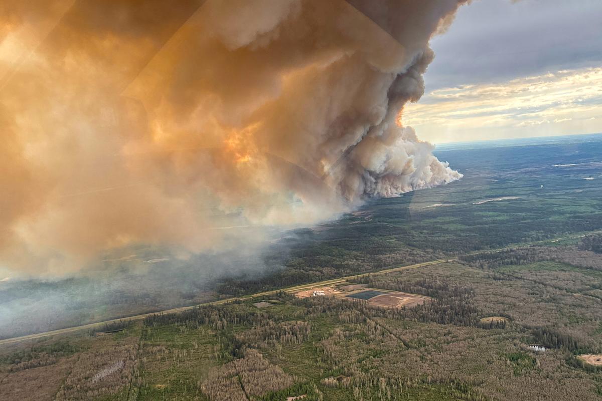 Alberta Wildfires Shut About 7% of Canada’s Oil Production