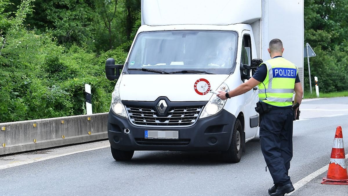 Deutliche Mehrheit unterstützt Dobrindts Zurückweisungen