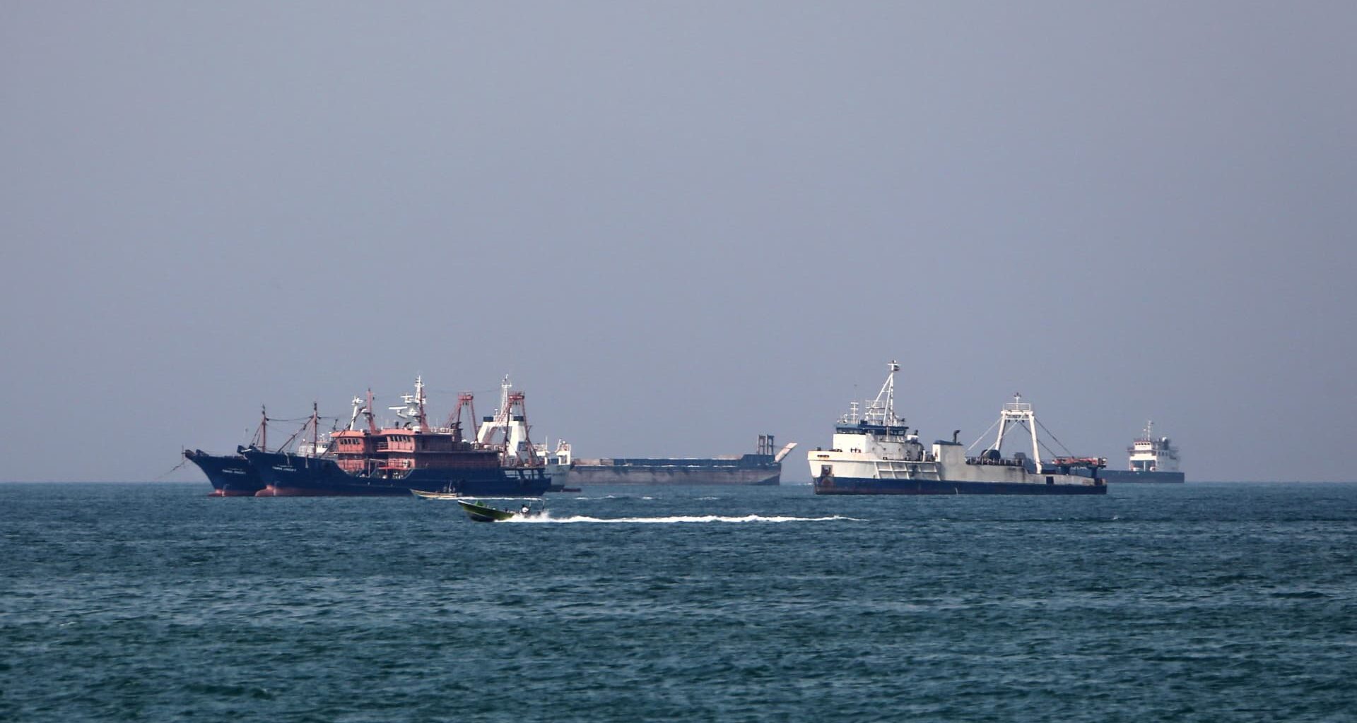 Iran’s parliament backs blocking Strait of Hormuz