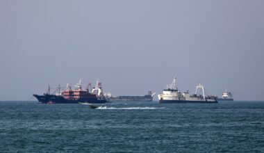 Iran’s parliament backs blocking Strait of Hormuz
