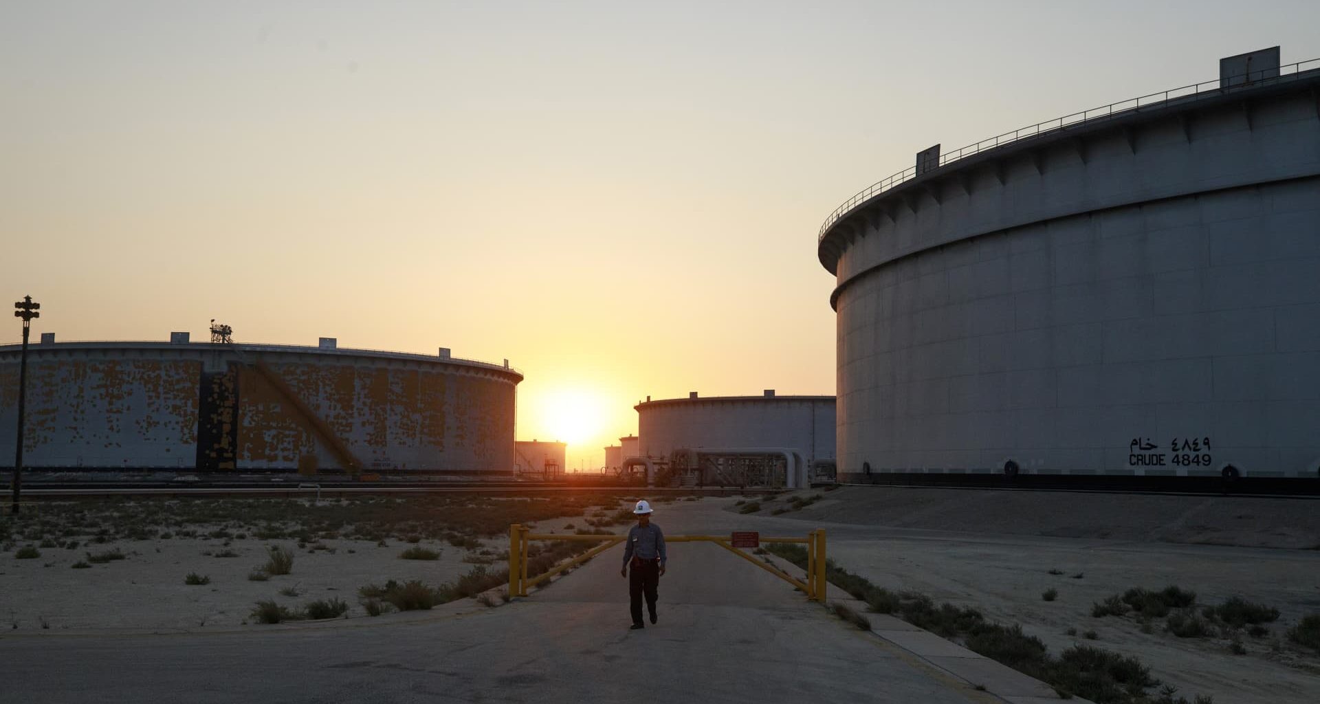 Oil prices rise more than 4% on escalating U.S.-Iran tensions