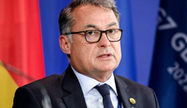 The Bundesbank says 2025 spells big trouble for German economy – POLITICO