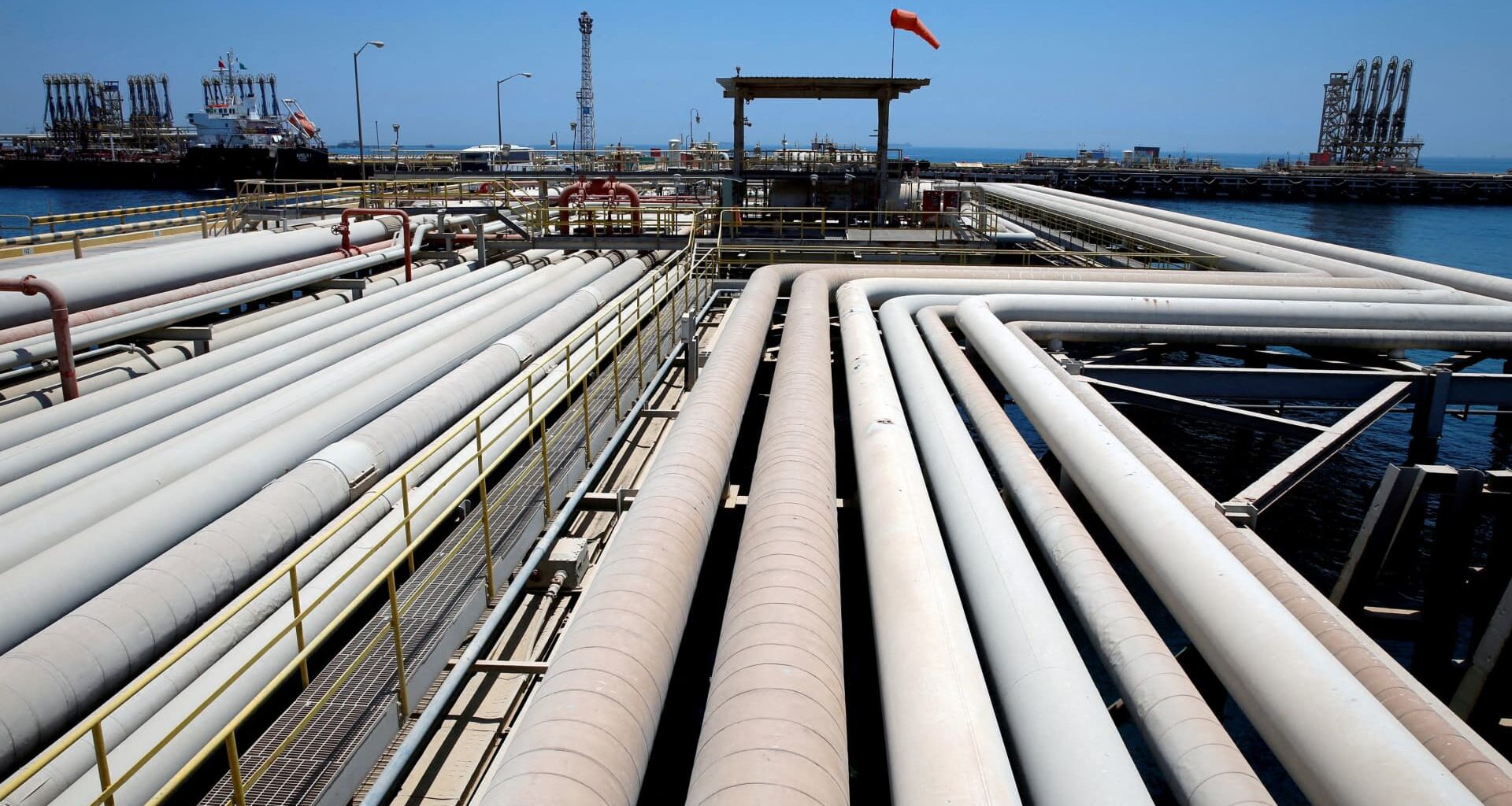 Oil prices fall 2% as traders watch Israel-Iran conflict