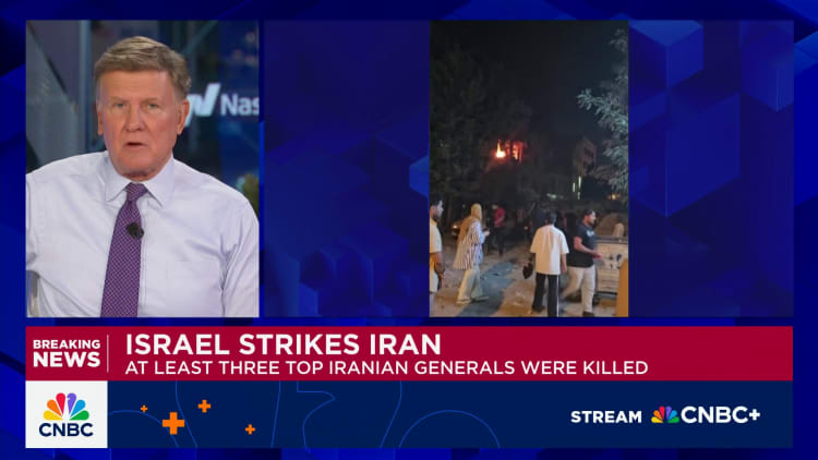 Israel attacks Iran, airstrikes kill armed forces and Revolutionary Guard chiefs