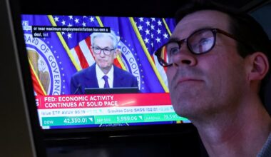 investors await Fed's preferred inflation gauge
