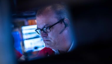 Stoxx 600, FTSE, DAX, H&M earnings