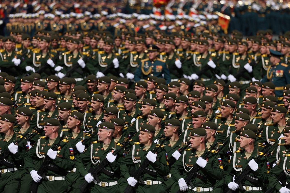 Kremlin to Station 10,000 Troops on Ukraine’s Western Border