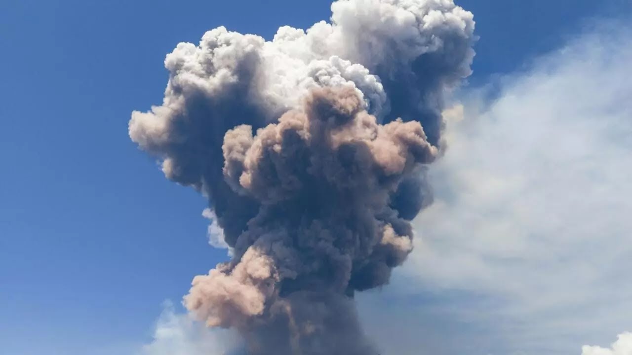 The striking images of Mount Etna’s eruption • FRANCE 24 English