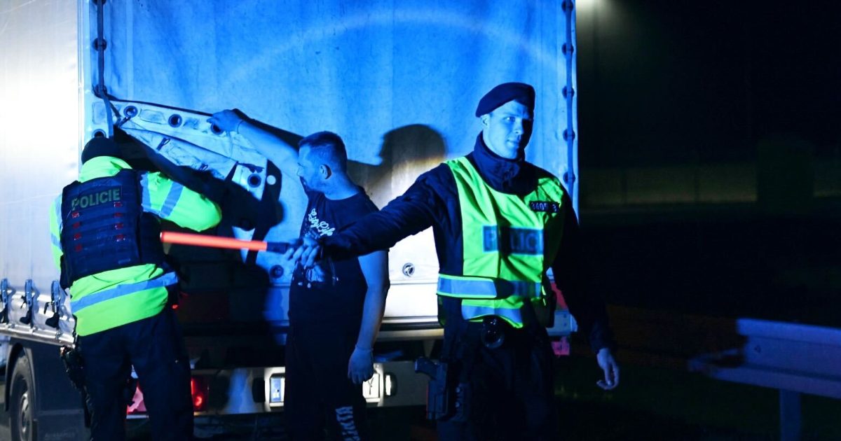 Česko 2025: Postoj Čechů k uprchlíkům a migraci | iROZHLAS