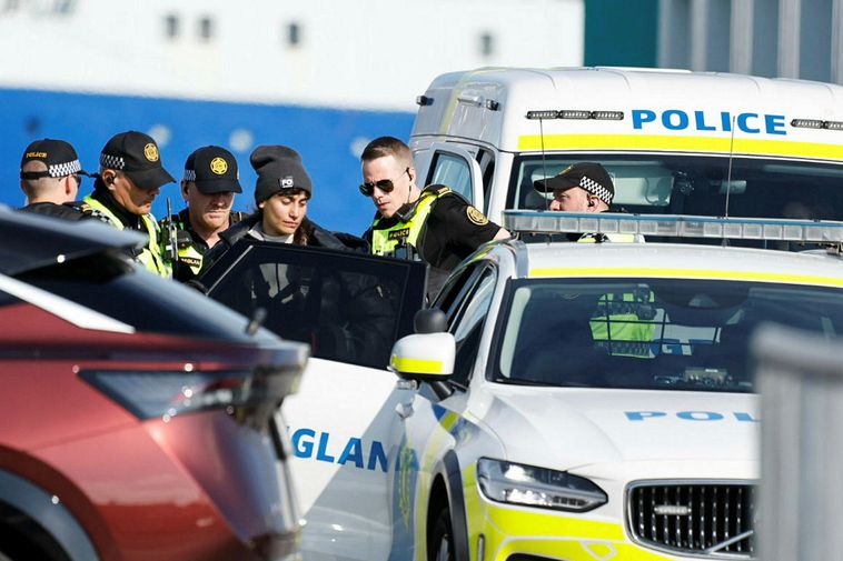 Activists charged for protest aboard Hvalur whaling ships