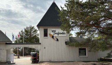 Suomen surfkeskuksesta lop­pui vesi, Yyterin rantaravintola on toistaiseksi kiinni – kylpylähotellin sulku vaikuttaa laajasti | Satakunta