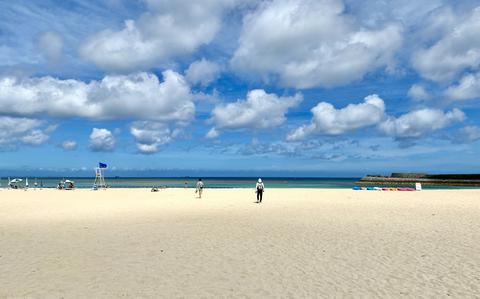 Rainy season’s abrupt end marks start of summer fun on Okinawa