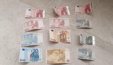 Previous version of the € banknotes, still perfectly valuable to use (you can't look through these ones)