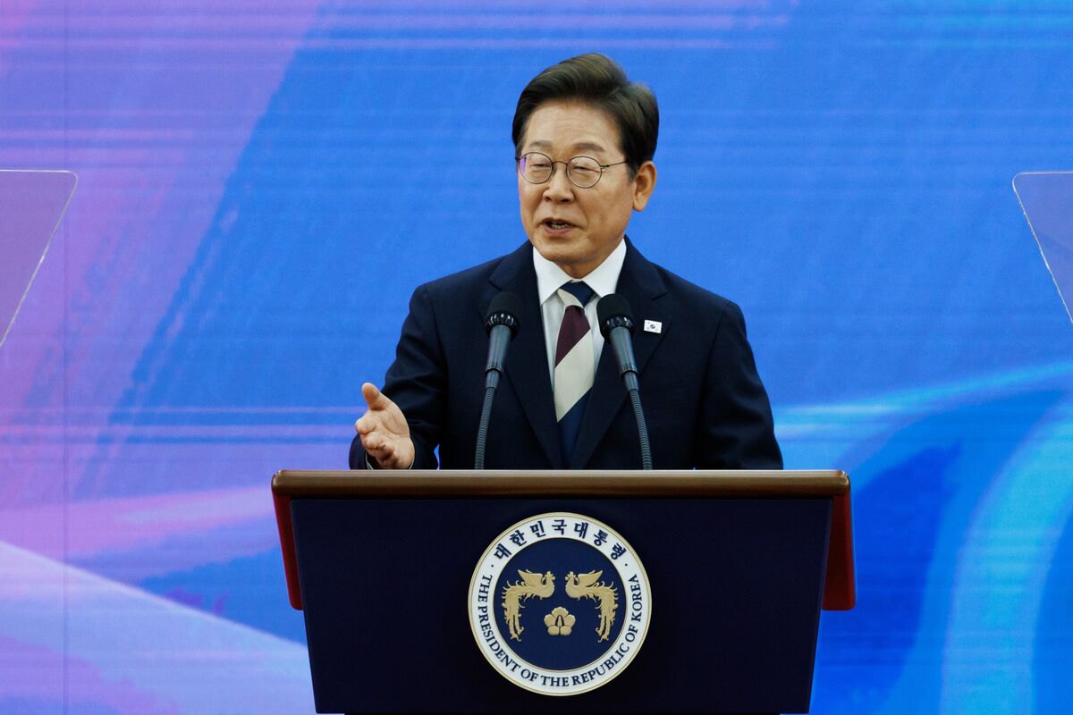 South Korea President Lee Visits Stock Exchange He Pledged to Help Boost
