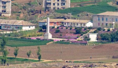 South Korea hints at thaw in North Korea ties with loudspeaker halt