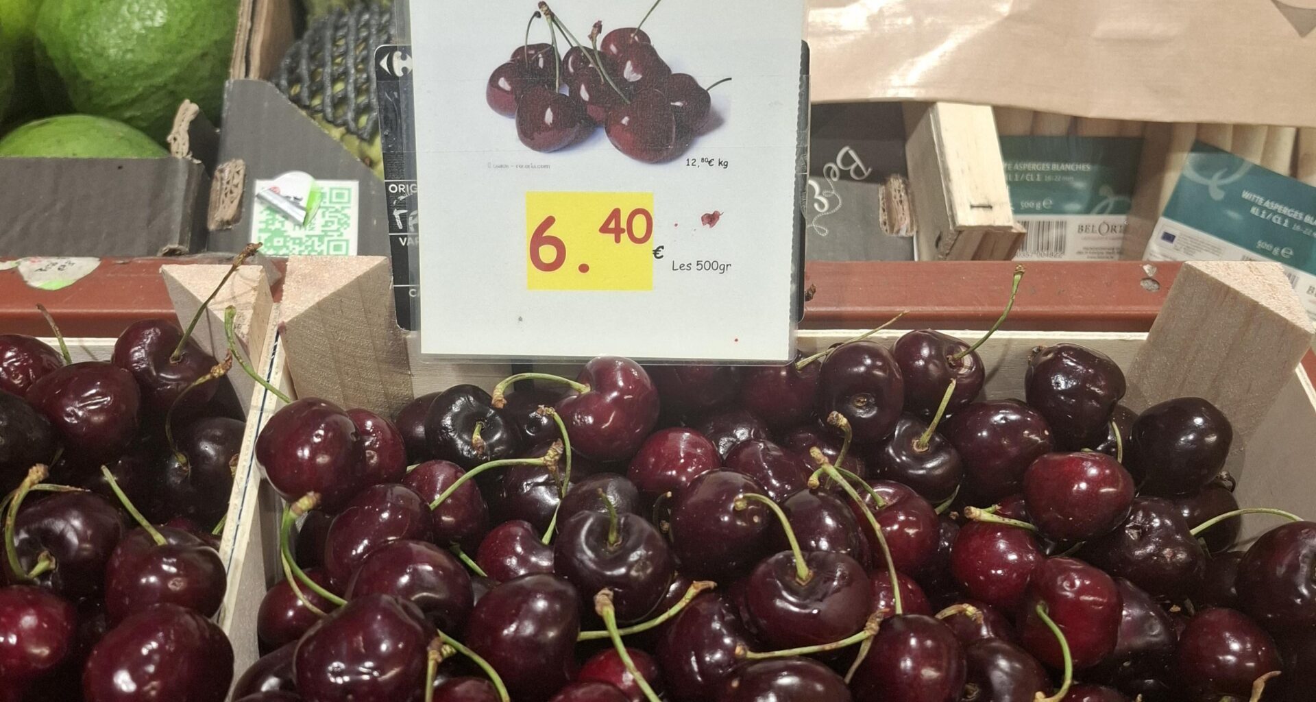 Carrefour displaying cherries' price for 500 gr. Am I the only one to be annoyed?