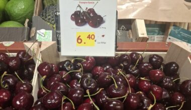 Carrefour displaying cherries' price for 500 gr. Am I the only one to be annoyed?
