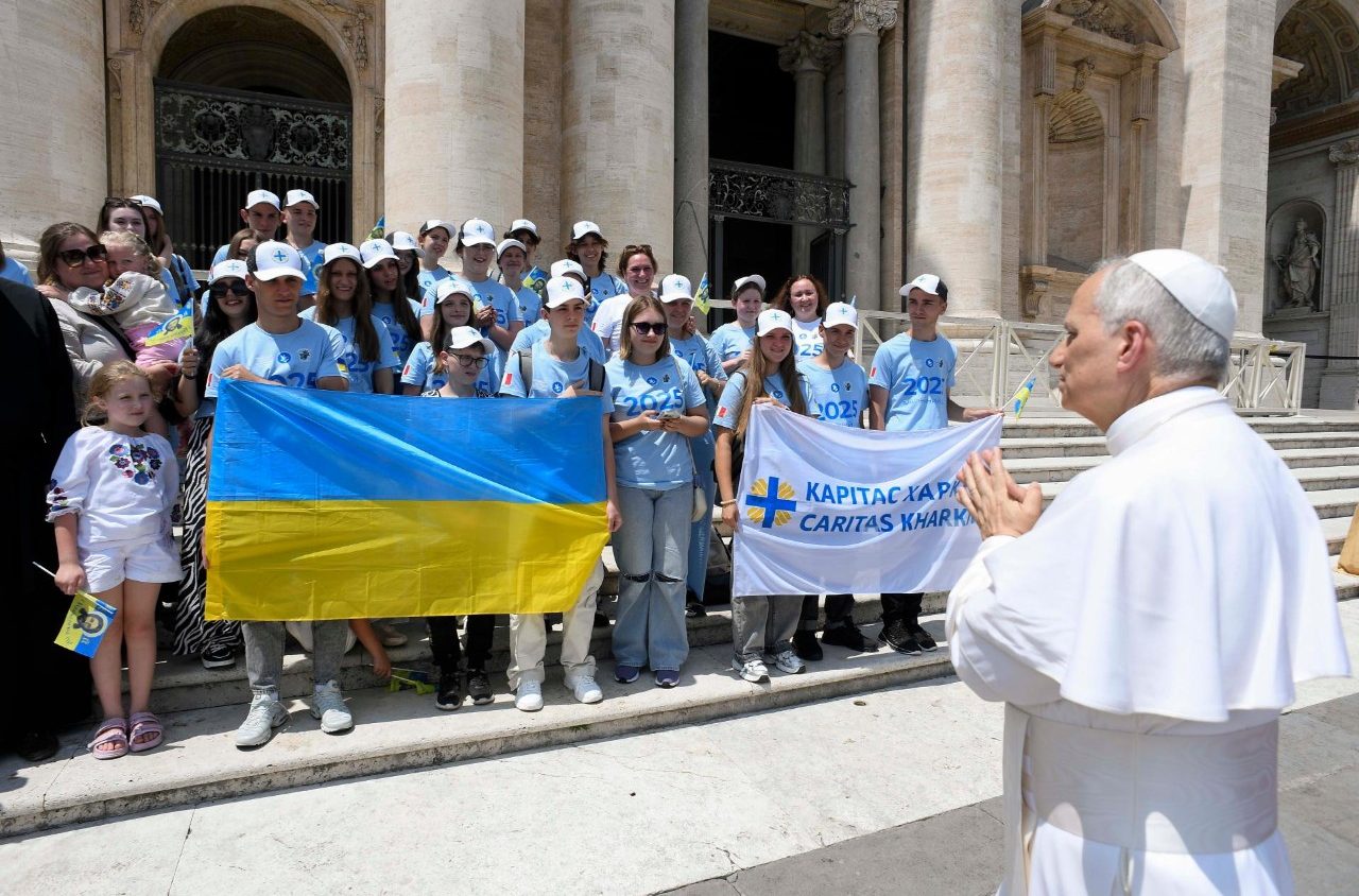 With war ever present, young people from Kharkiv visit the Pope