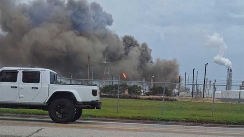 Fire erupts at Marathon Petroleum refinery in Texas City -  VIDEO