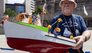 Model boating race held in Toronto, Canada-Xinhua