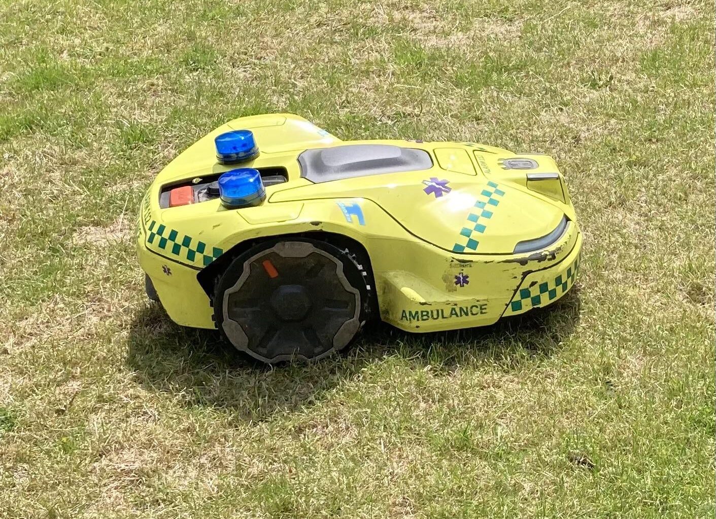 Robotplæneklipperen på Bispebjerg sygehus er en lille ambulance