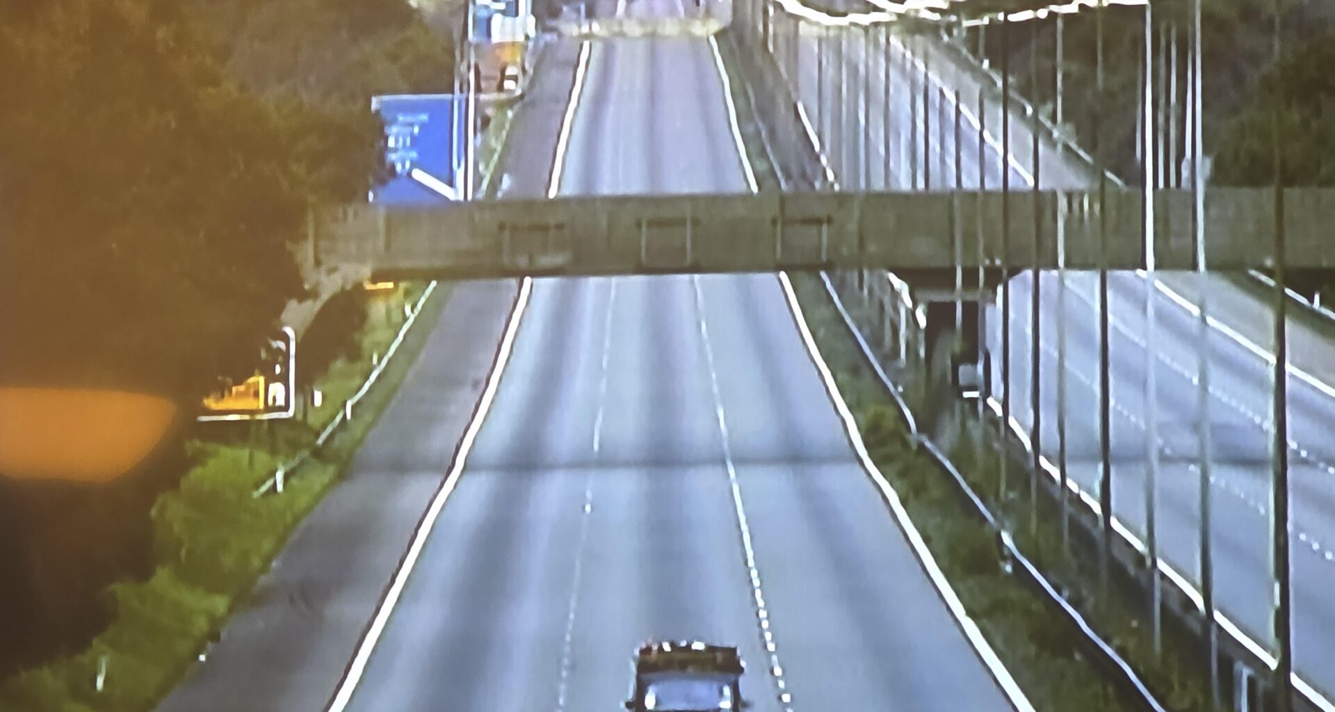 Rewatching 28 days later. Middle lane the whole way from London to Manchester. What a cunt