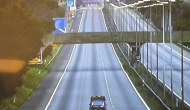 Rewatching 28 days later. Middle lane the whole way from London to Manchester. What a cunt
