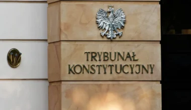 Má i Česko hájit ústavu proti Bruselu? Verdikt z Varšavy vyvolal vlnu emocí