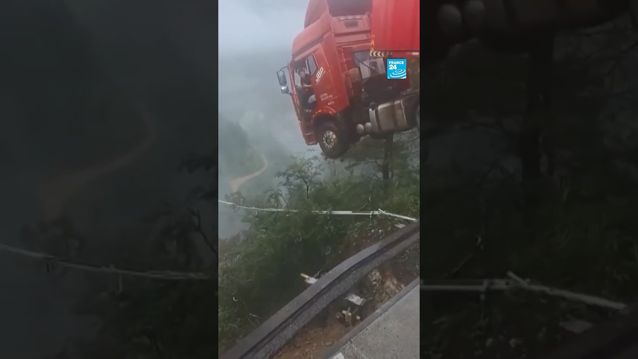 🚛 #Chine : un camion suspendu dans le vide après l'effondrement d'un pont • FRANCE 24
