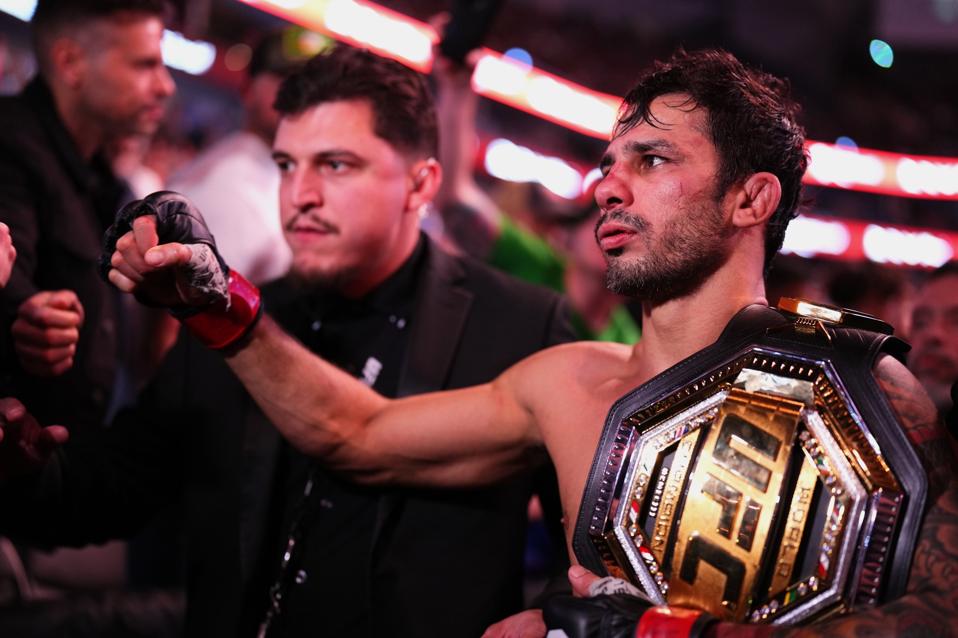 UFC 296: Pantoja v Royval