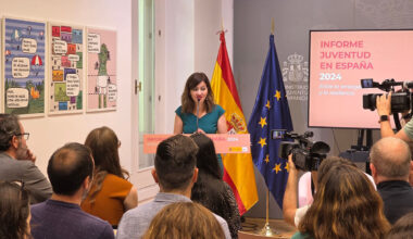Sira Rego presenta a los medios de comunicación el ‘Informe Juventud en España 2024’.